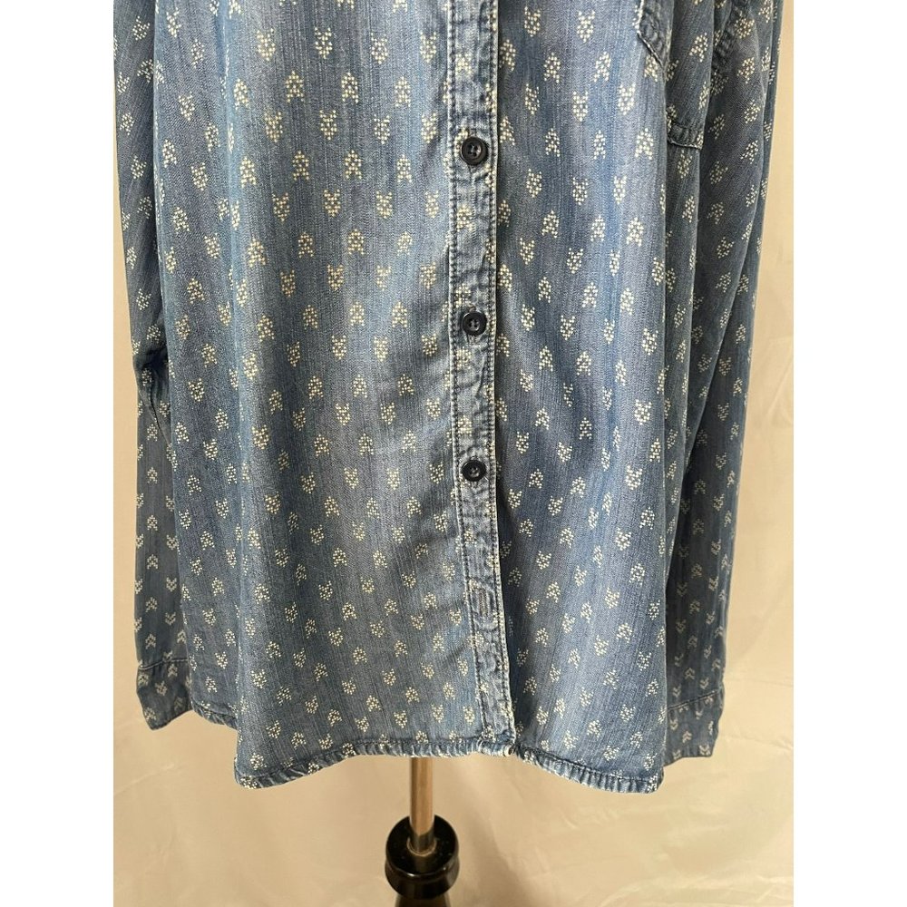 Maurices Blue/White Denim Color Up/Down Arrows Button-Up Long-Sleeve Shirt - Picture 4 of 12